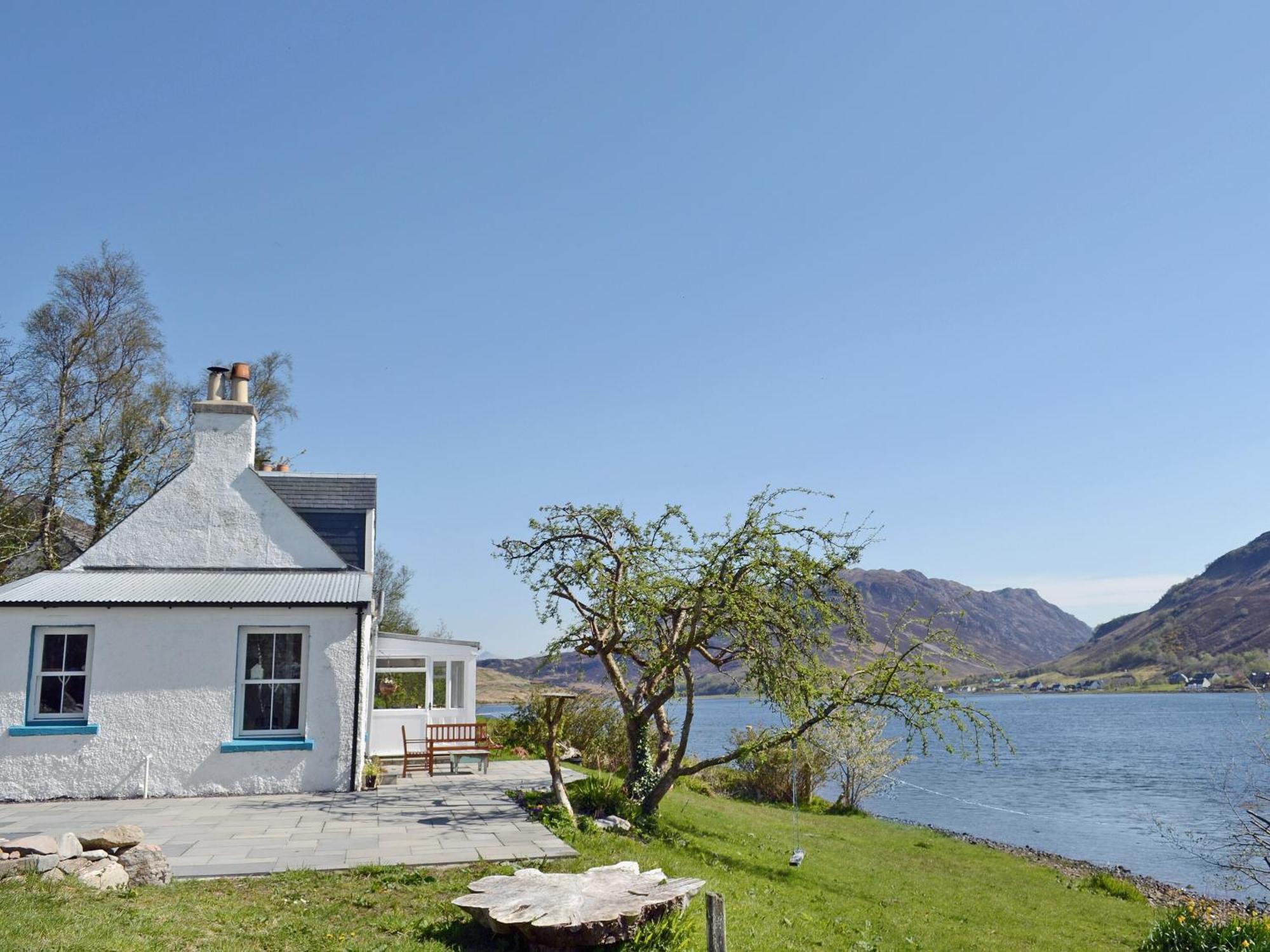 Loch Shore Cottage 唐尼 外观 照片